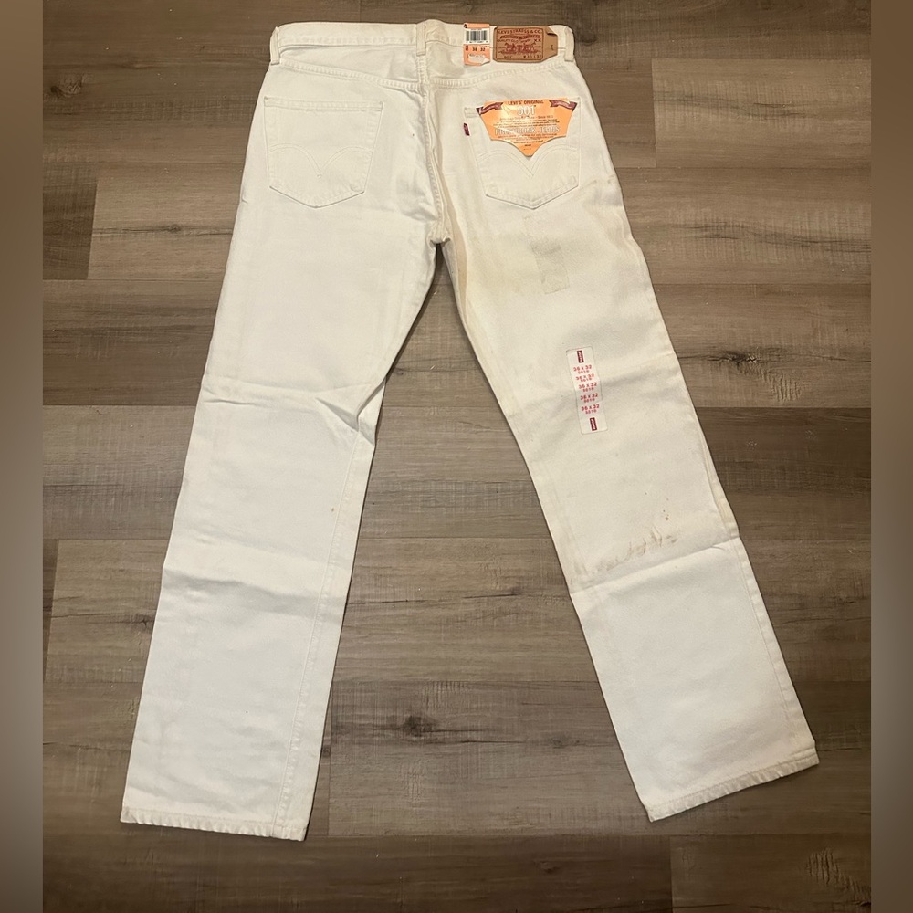 Levi’s white pants
